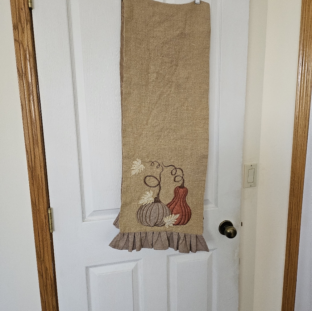 Thanksgiving table runner. - Picture 2 of 5